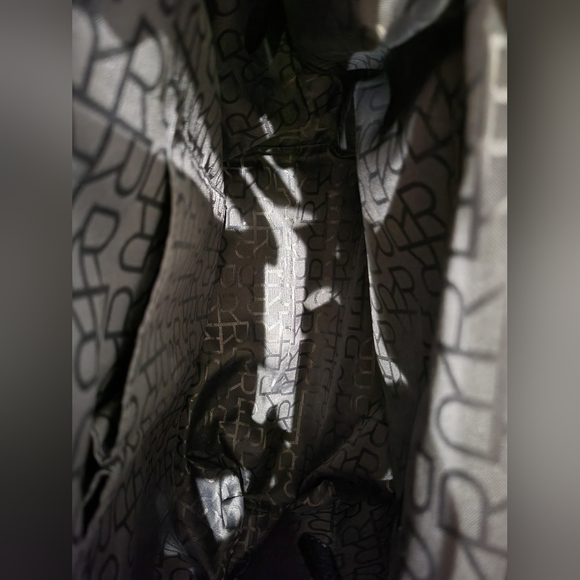 Kenneth Cole Reaction Leather Hangbag - Picture 4 of 5